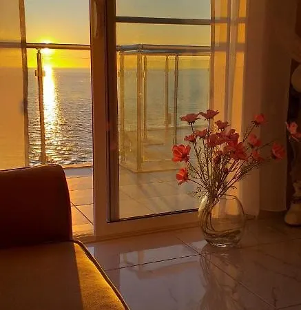 Sadet's Penthouse * Σαράντα