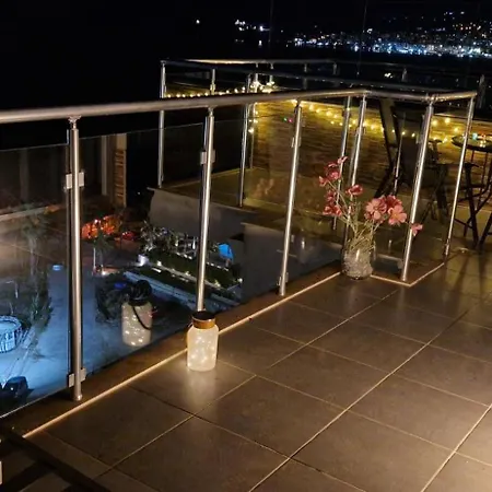 Sadet's Penthouse アパート Sarandë